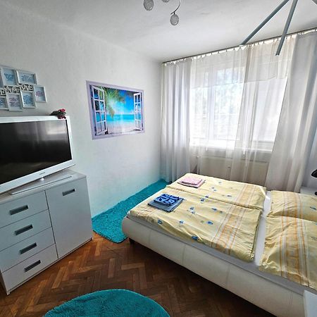 Cozy Blue Apartment Prešov Esterno foto