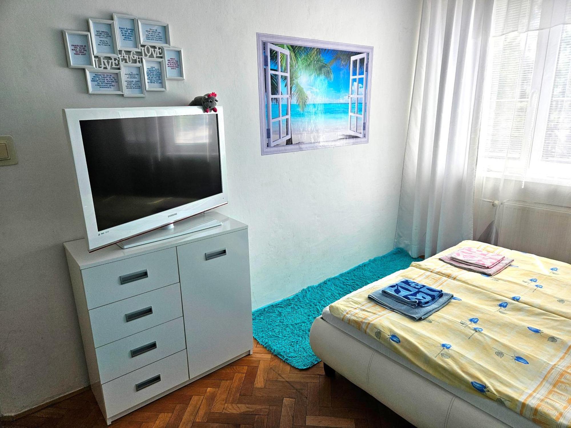Cozy Blue Apartment Prešov Esterno foto