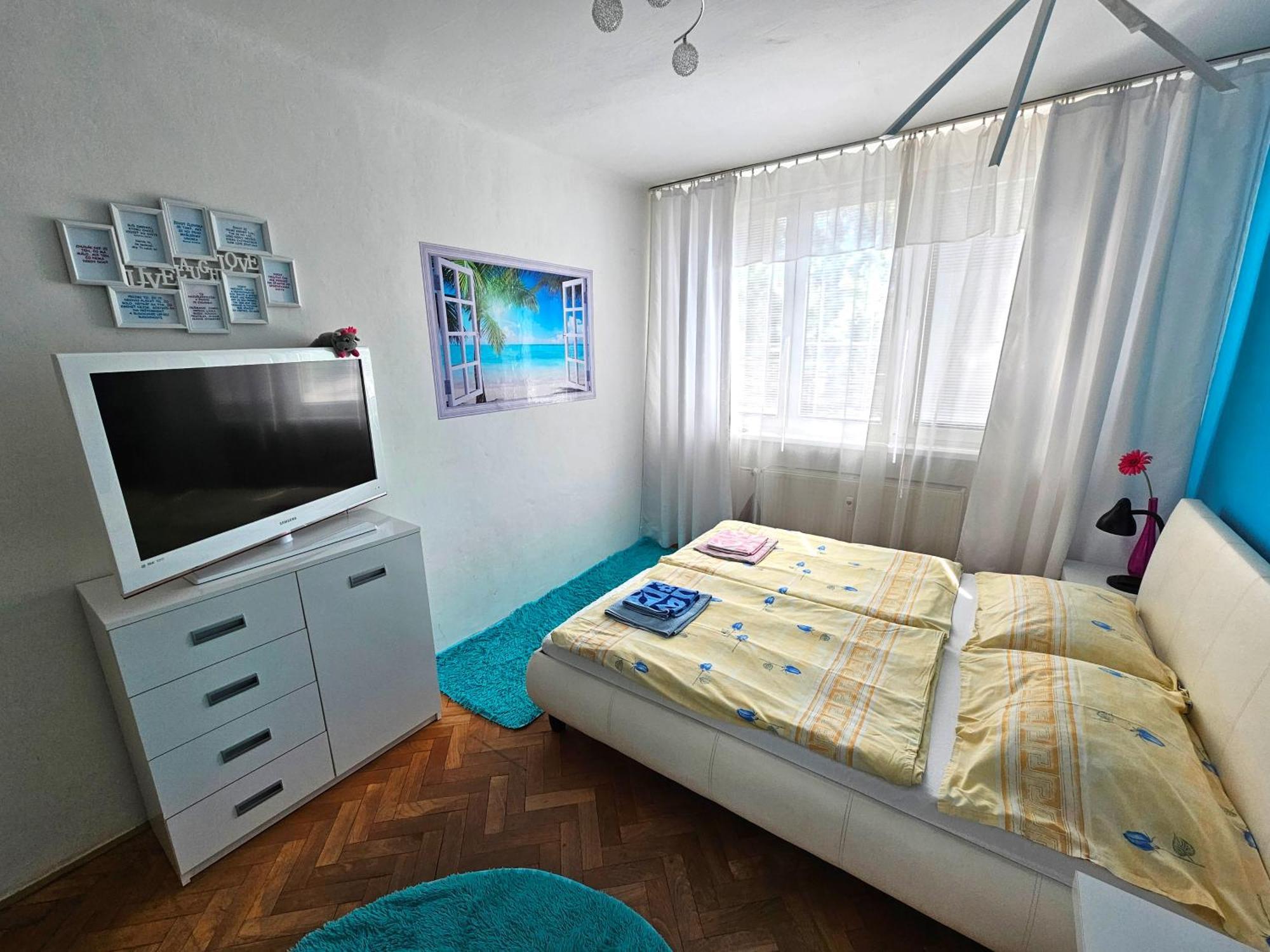Cozy Blue Apartment Prešov Esterno foto